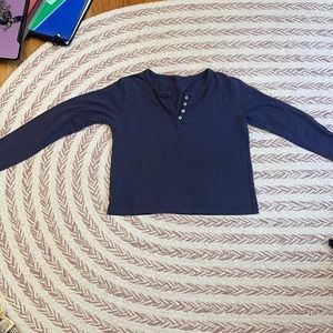 A cropped long sleeve from Brandy Melville. Perfect for the fall!